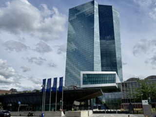 ECB zvyšuje základní úrokovou sazbu: Důvody pro zvýšení sazby